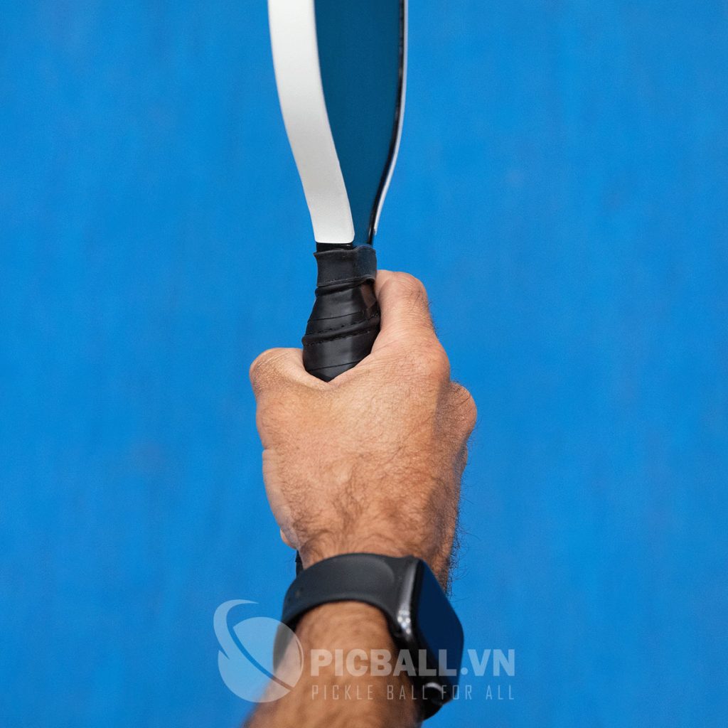 cầm vợt pickleball kiểu eastern